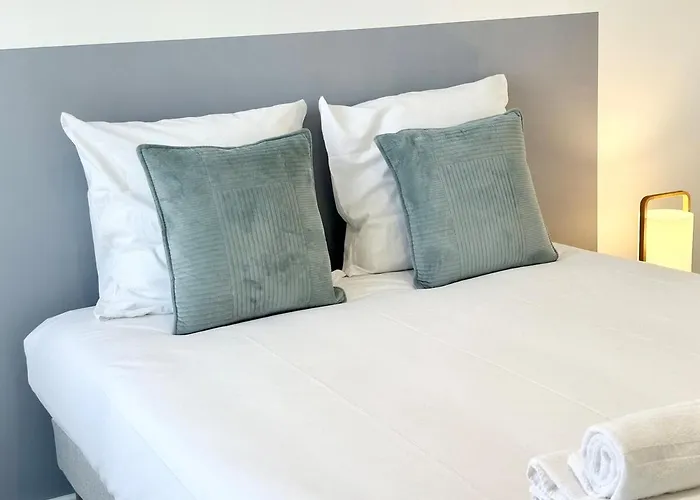 L'authentique - Moderne - *